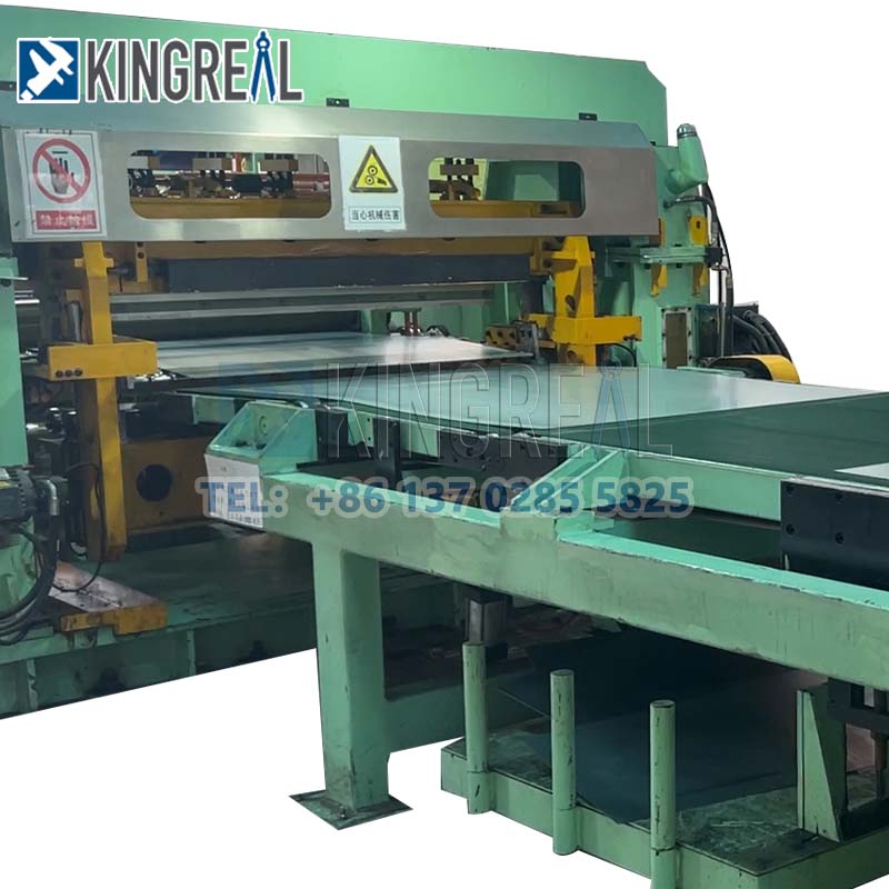 Máy cắt theo chiều dài bằng máy cắt bay